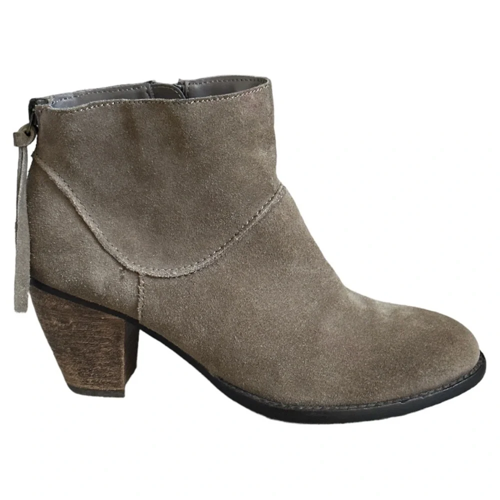 Steve Madden Milaan Tan Suede 8 Classic Ankle Booties Taupe Burnished Toe